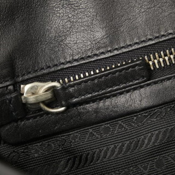 Prada triangle logo plate handbag black leather - Picture 11 of 11